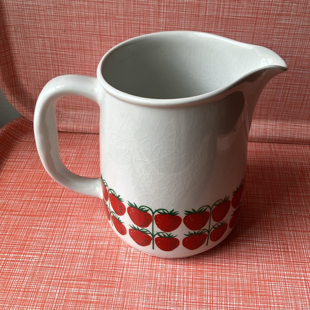 Vintage Arabia Finland Pomona ceramic strawberry pitcher - Picture 11 of 11